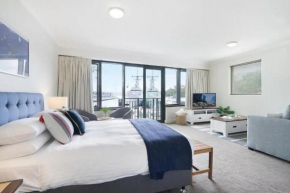 King Size Studio With Water View Walk To The City, Sydney